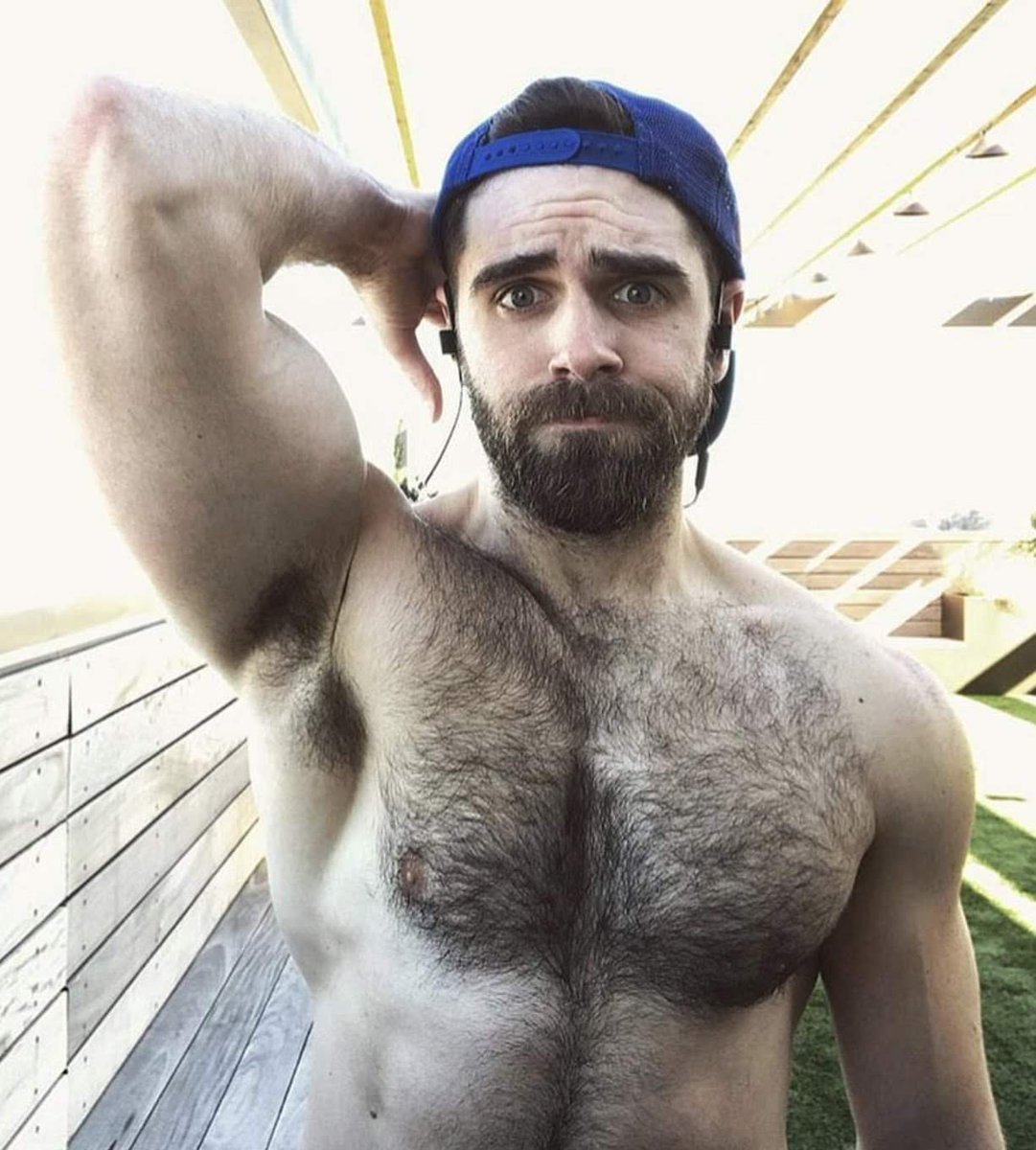 pijafeliz's tweet photo. Respiramos y exhalamos un delicioso olor a macho peludo 🤤🤤 #macho #hairybelly #hairy #peludo #muscled #musculoso #MACHOPREÑADOR #MachosAdonis #hunk #chongo #hombres #men #homme 💪🏼🧔🏻♂️♂️ https://t.co/39mgFLLEFz