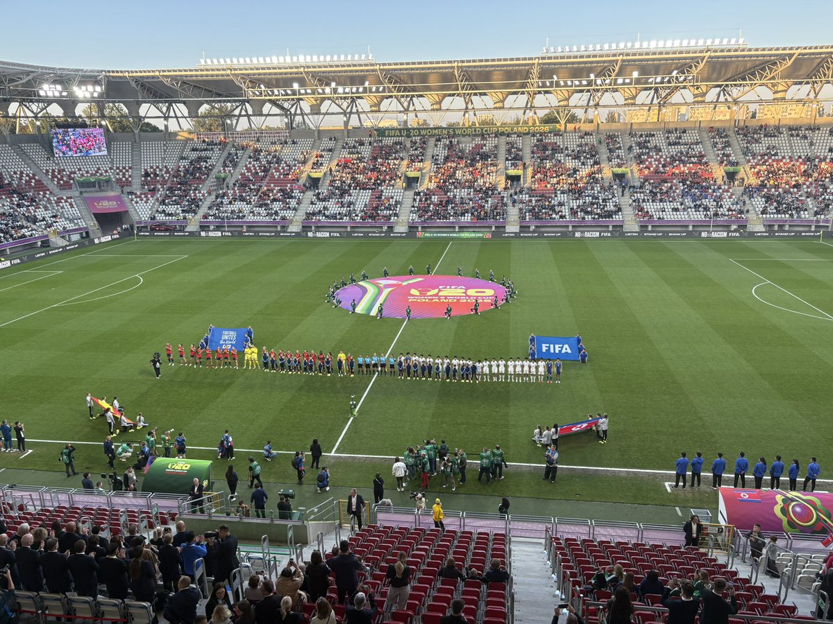 WikCyran's tweet photo. Hiszpania - Korea Północna w finale mistrzostwa świata do lat 20. Dwie najlepsze drużyny imprezy rozgrywanej w Polsce. Kibice obecni ale frekwencja mogłaby być lepsza…
@igolpl #U20WWC https://t.co/OQ4FgErOJ4