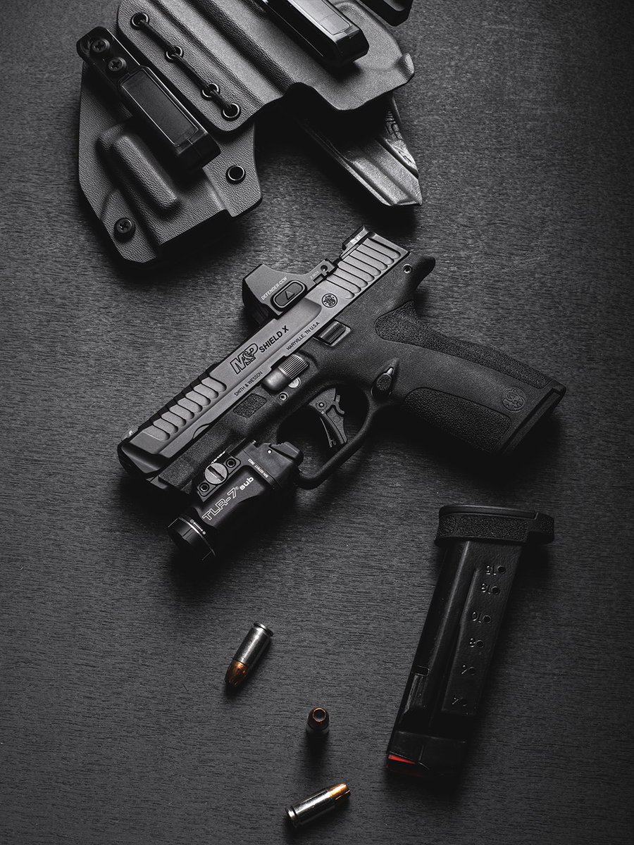Smith_WessonInc's tweet photo. It's Shield Sunday! Which Shield pistol do you carry? https://t.co/1vP2899fqm