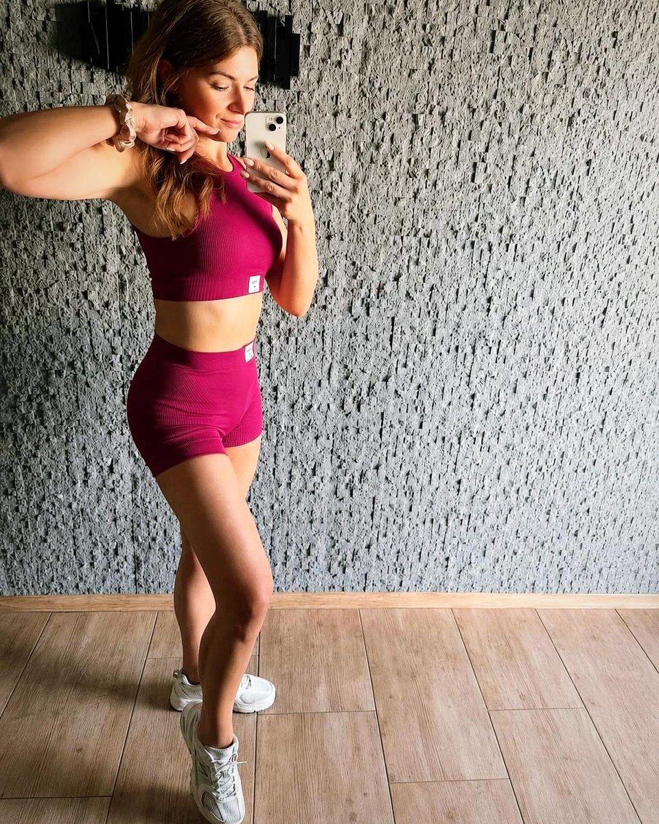 JeniseTerue2's tweet photo. New week, new energy—and I’ve checked off my workout! Sometimes the hardest part is taking that first step and simply putting on your shoes. How about you? Are you morning-workout people, or do you prefer exercising in the evening? https://t.co/Qj943Ehvrp