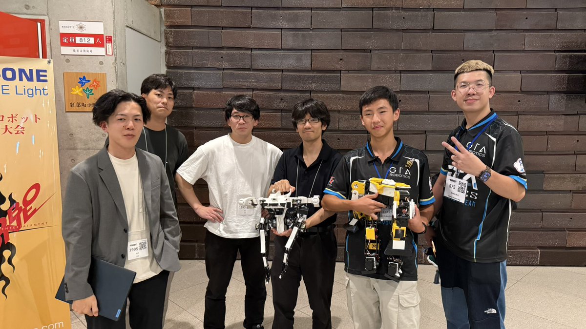 _RateStriker_'s tweet photo. ROBO-ONEお疲れ様でした！
初の海外大会。操縦に慣れず早期敗退となりましたが、トップ選手の試合や参加者との交流から多くの新しい知識を学べました
ご指導いただいたTaiwanNo.1、CyrusProに大感謝！@Type_rion @G_P_J_groove @senkou_777 @nastel_altair も交流やアドバイスをありがとうございました https://t.co/WaD5exHlb7