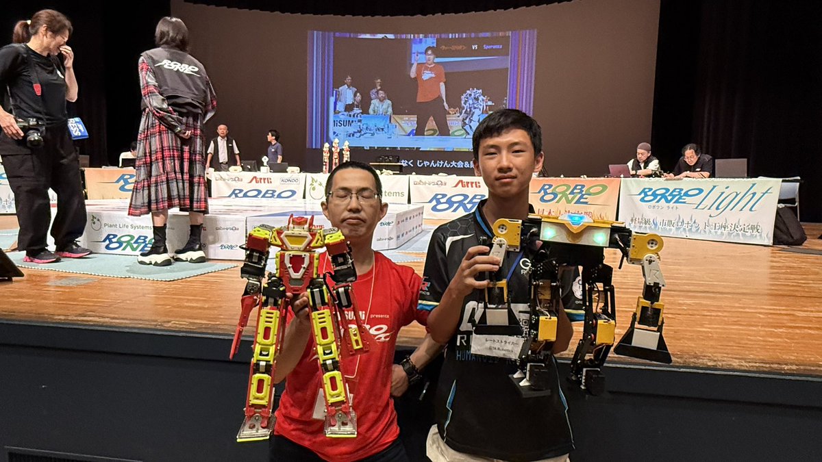 _RateStriker_'s tweet photo. ROBO-ONEお疲れ様でした！
初の海外大会。操縦に慣れず早期敗退となりましたが、トップ選手の試合や参加者との交流から多くの新しい知識を学べました
ご指導いただいたTaiwanNo.1、CyrusProに大感謝！@Type_rion @G_P_J_groove @senkou_777 @nastel_altair も交流やアドバイスをありがとうございました https://t.co/WaD5exHlb7