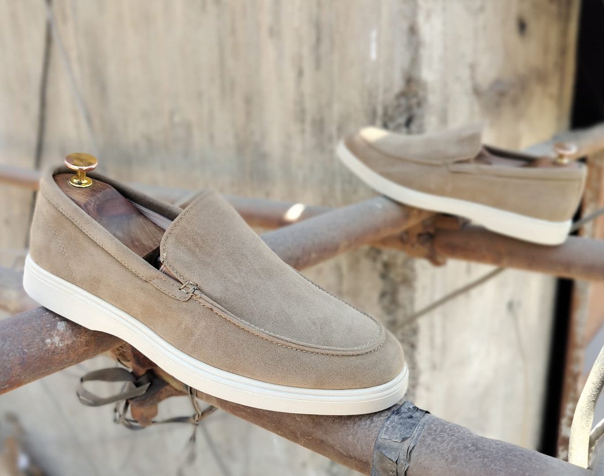 MwacheezyC's tweet photo. Summer Walk Shoes.

Size 40_41_42_43_44_45 

💰Ksh.4200 https://t.co/DW5h0EdaAv
