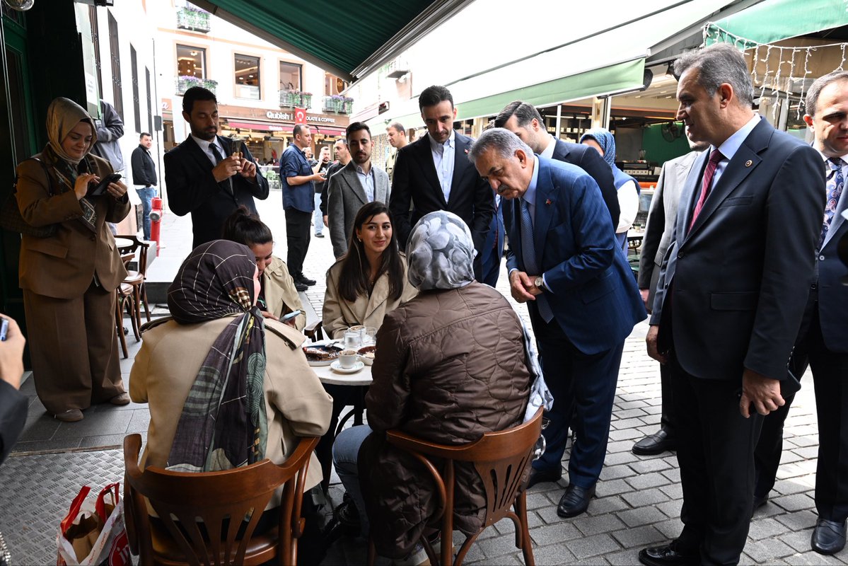 mehmettkucuk1's tweet photo. Türkiye Yüzyılı Buluşmaları kapsamında Genel Başkan Yardımcımız Sayın Hayati Yazıcı ile birlikte Üsküdar’da çarşı esnafımızı, Gastronomi Sokağı’ndaki esnaflarımızı ve Rize Kalkandere Vakfı Derneğimizi ziyaret ettik.

Esnafımızın bereketine, kıymetli hemşehrilerimizin samimi sohbetine ortak olduk. Üsküdar’da gönüllere dokunan, güzel ve anlamlı bir günü hep birlikte yaşadık.

@akpartiistanbul
@ak_uskudar
#TürkiyeYüzyılıBuluşmaları