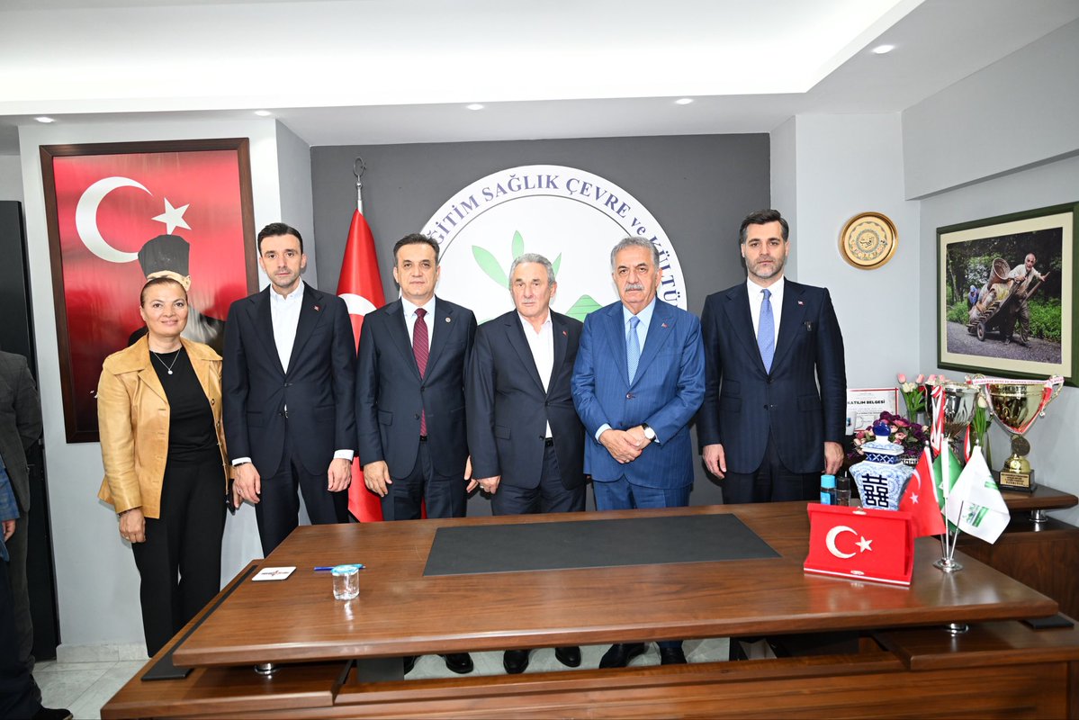 mehmettkucuk1's tweet photo. Türkiye Yüzyılı Buluşmaları kapsamında Genel Başkan Yardımcımız Sayın Hayati Yazıcı ile birlikte Üsküdar’da çarşı esnafımızı, Gastronomi Sokağı’ndaki esnaflarımızı ve Rize Kalkandere Vakfı Derneğimizi ziyaret ettik.

Esnafımızın bereketine, kıymetli hemşehrilerimizin samimi sohbetine ortak olduk. Üsküdar’da gönüllere dokunan, güzel ve anlamlı bir günü hep birlikte yaşadık.

@akpartiistanbul
@ak_uskudar
#TürkiyeYüzyılıBuluşmaları