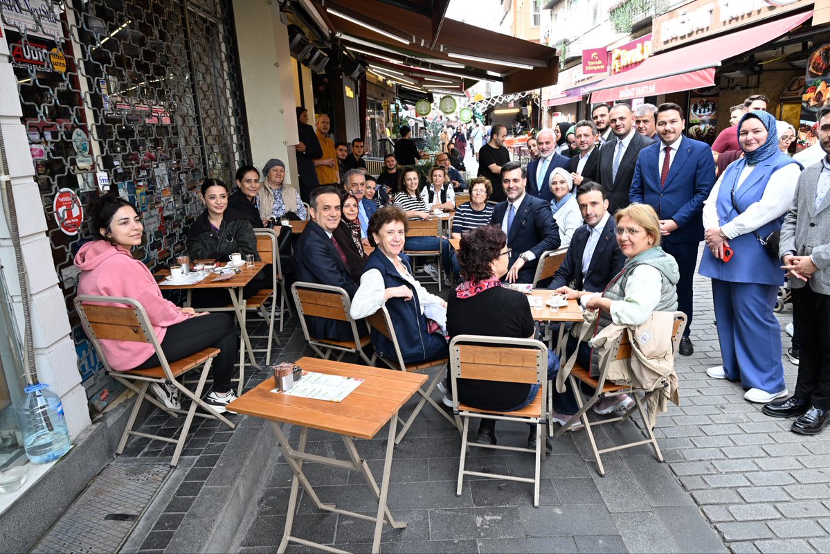 mehmettkucuk1's tweet photo. Türkiye Yüzyılı Buluşmaları kapsamında Genel Başkan Yardımcımız Sayın Hayati Yazıcı ile birlikte Üsküdar’da çarşı esnafımızı, Gastronomi Sokağı’ndaki esnaflarımızı ve Rize Kalkandere Vakfı Derneğimizi ziyaret ettik.

Esnafımızın bereketine, kıymetli hemşehrilerimizin samimi sohbetine ortak olduk. Üsküdar’da gönüllere dokunan, güzel ve anlamlı bir günü hep birlikte yaşadık.

@akpartiistanbul
@ak_uskudar
#TürkiyeYüzyılıBuluşmaları