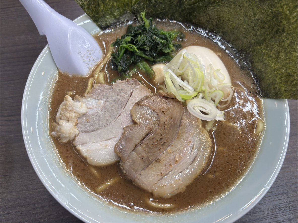 Necomaster1015's tweet photo. #黒胡椒味噌
#魂心家
#藤枝駅前 魂心家
#魂心ラーメン

魂心ラーメンの黒胡椒味噌を注文！美味しいのん！ https://t.co/x5F1kQ7PYg