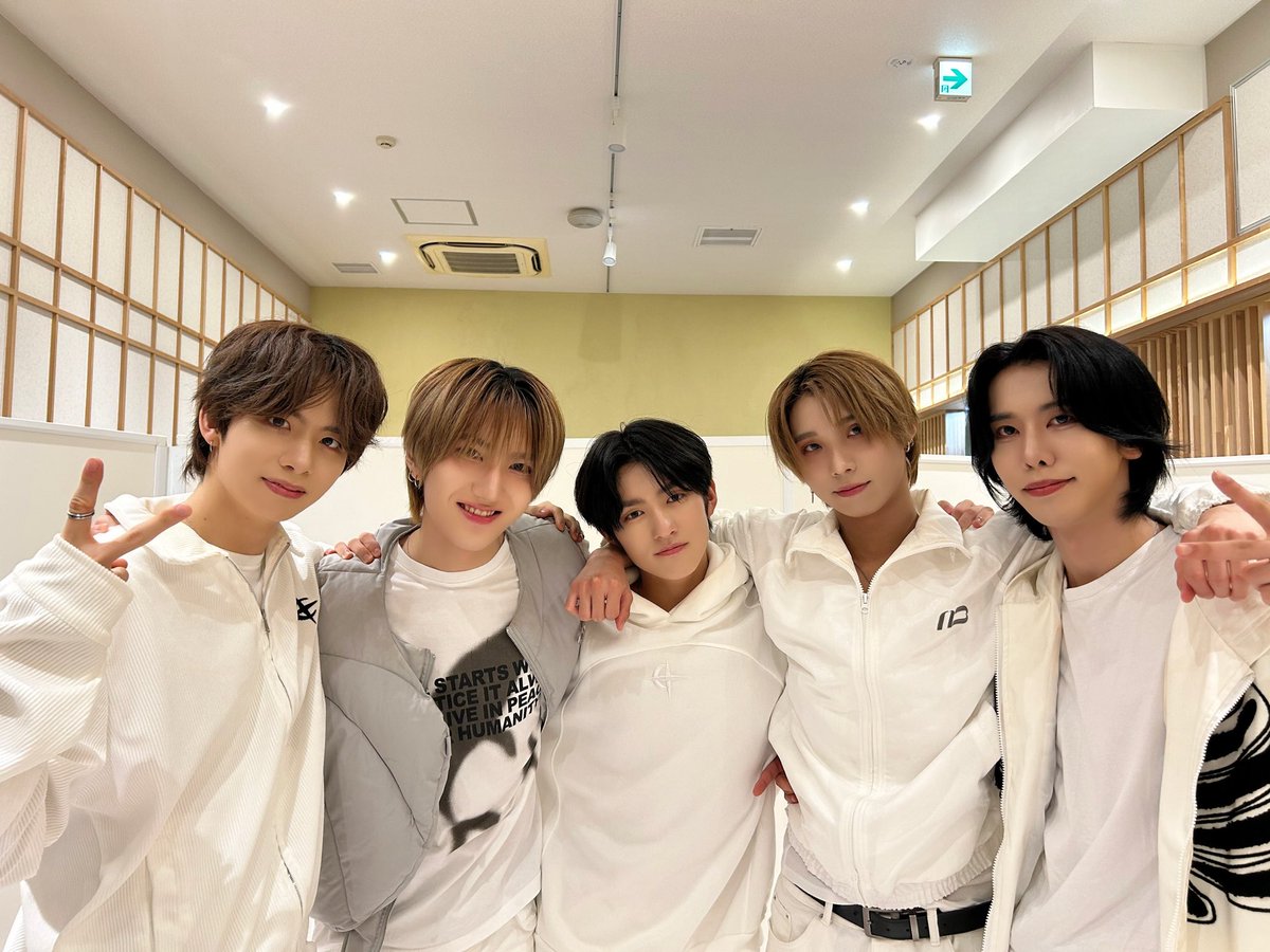 ASCENDER_ofcl's tweet photo. [📸]

今日が最後の公演でした🥲
たくさんのBLOAの方にお会いできて、たくさんのエナジーをいただきました！
プレデビューシーズンに比べて少しでも成長した姿をお見せできていたら幸いです😌
また日本に戻って来ますので待っていてくださいね！
本当にありがとうございました！
BLOA愛してます🩵

#ASCENDER #어센더 #アセンダー