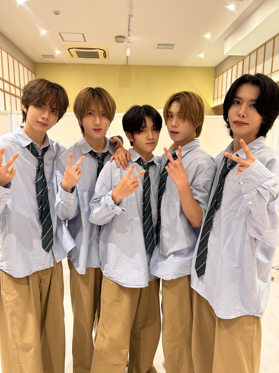 ASCENDER_ofcl's tweet photo. [📸]

今日が最後の公演でした🥲
たくさんのBLOAの方にお会いできて、たくさんのエナジーをいただきました！
プレデビューシーズンに比べて少しでも成長した姿をお見せできていたら幸いです😌
また日本に戻って来ますので待っていてくださいね！
本当にありがとうございました！
BLOA愛してます🩵

#ASCENDER #어센더 #アセンダー