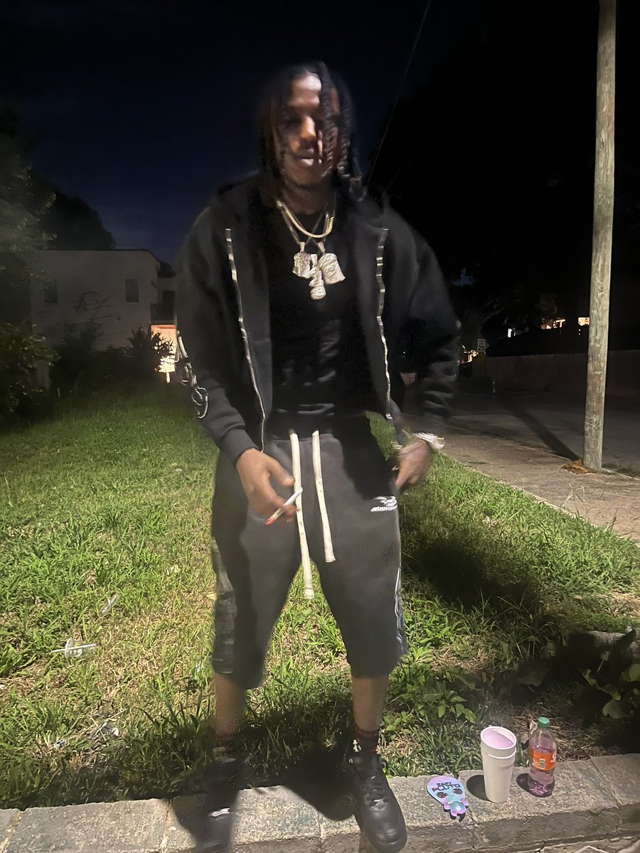 whoisgr4ndson's tweet photo. Dis shii don’t stop for a opp or a cop YK🚀 https://t.co/hsOEIwRhfX