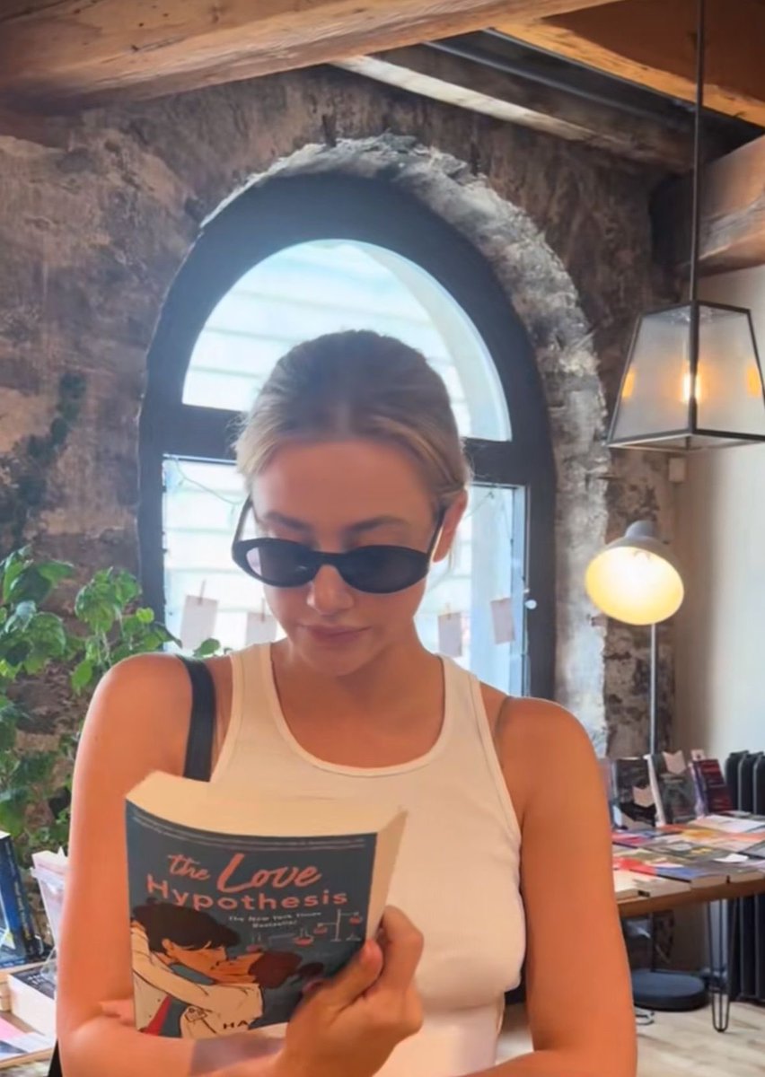 dinohvnter's tweet photo. ————————————————— ;
                                                September 27.

    I might’ve found a new book to read. . Just kidding, go watch the movie right /now/ it’s available on prime. Rumor says red is my color. Let me know if it’s true. Oh, @TomBateman_ is there too. https://t.co/BgUZFvGIUy