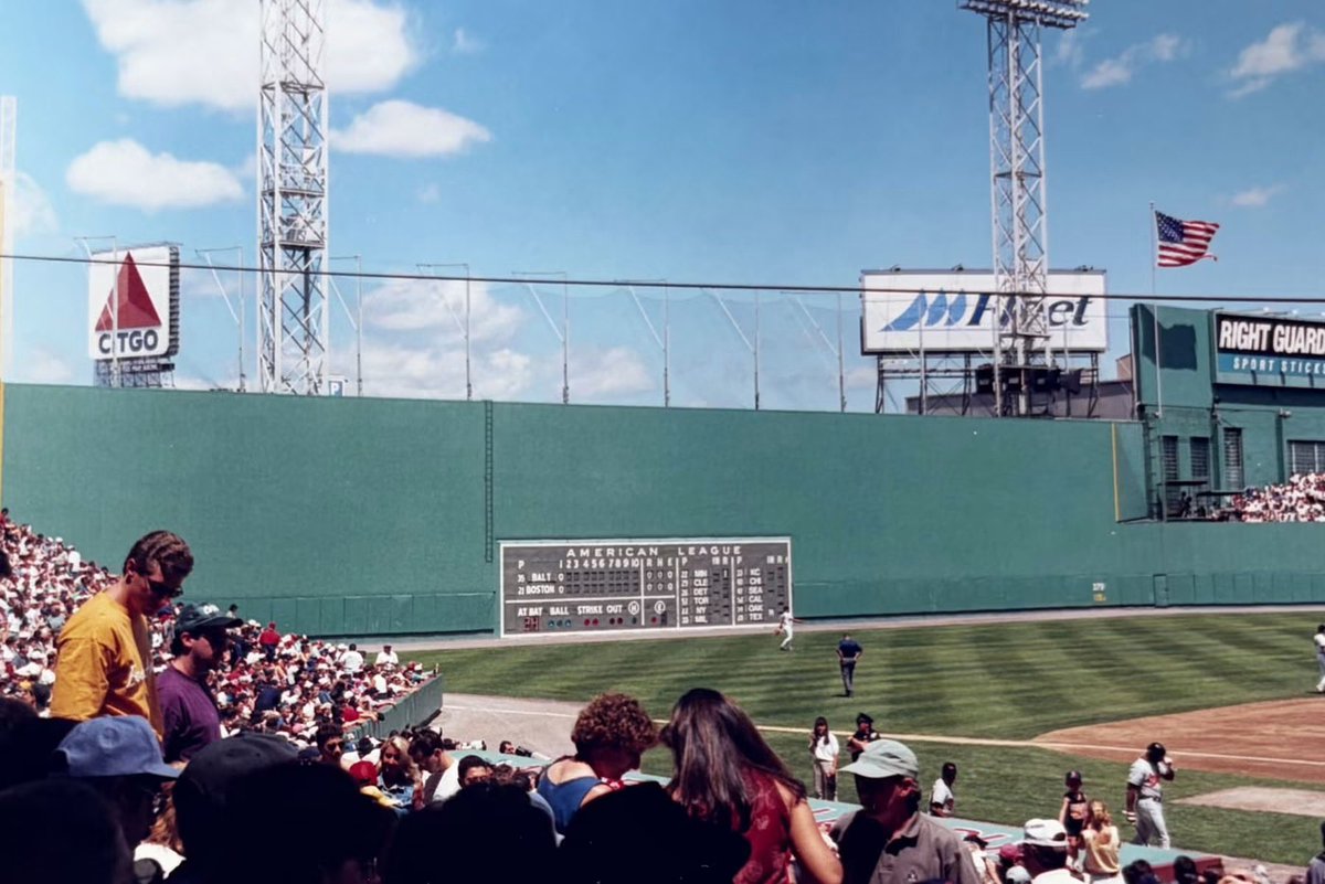 brettrid3r's tweet photo. The Green Monster is unbelievable.

What a picture. https://t.co/ZsxXgsoVsA