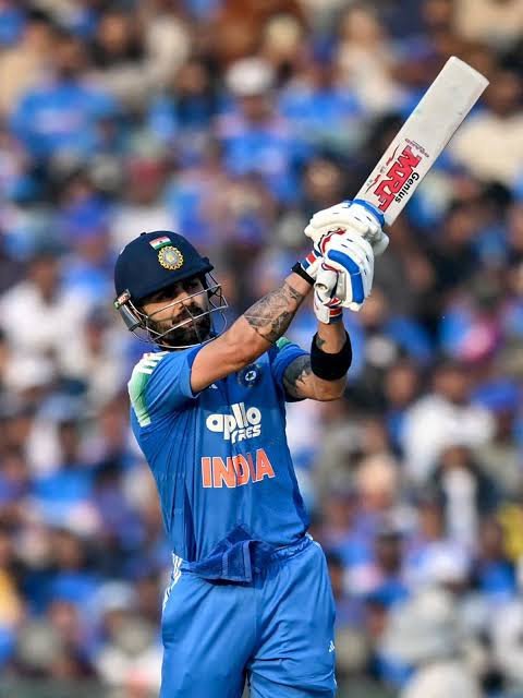 AmitKus11136172's tweet photo. आ रही हिमालय से पुकार, है उदधि गरजता बार बार।
प्राची पश्चिम भू नभ अपार, सब पूछ रहें हैं दिग्-दिगन्त।
#ViratKohli
#TeamIndia 
#INDVSWI https://t.co/NubZRh8VwA