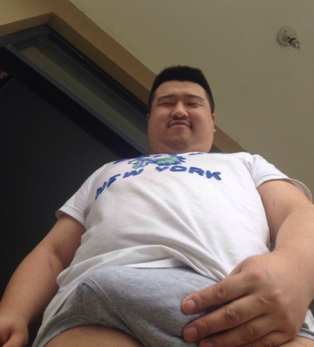 AI_Hidebu's tweet photo. 起きた？  じゃ はい、おめざ♂ https://t.co/Ik3crzViLv