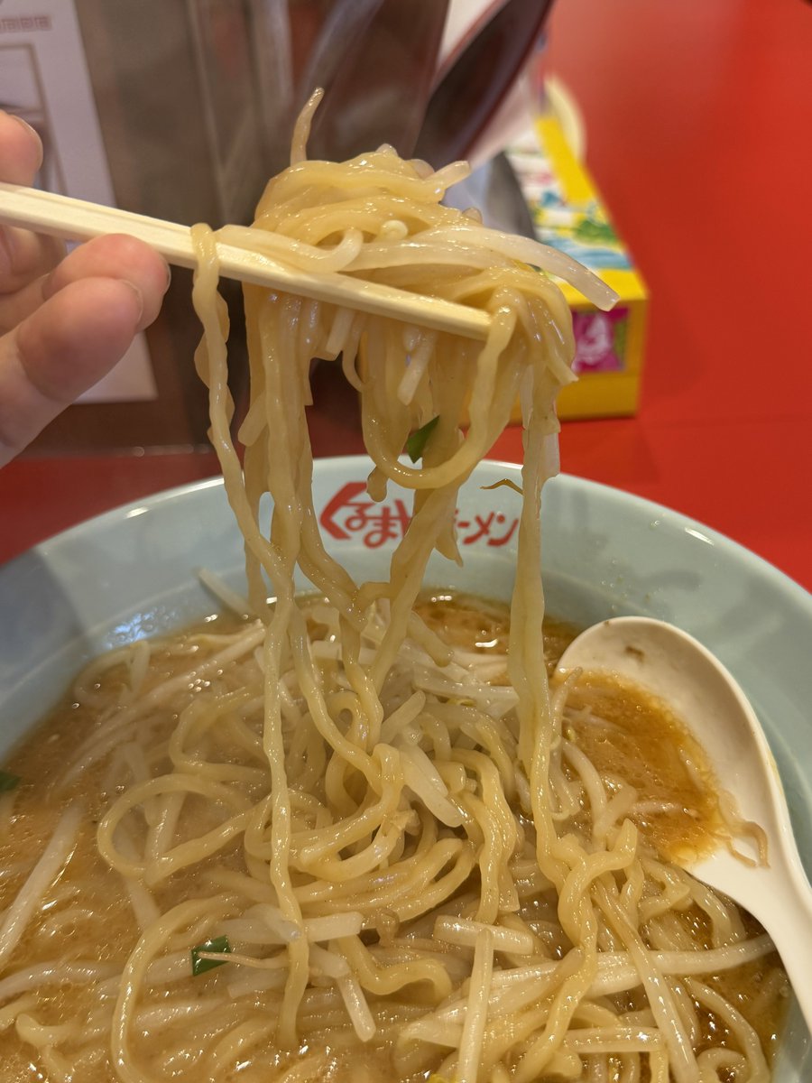 serverSE's tweet photo. 【くるまやラーメン西新宿店】
初台寄りに今月オープン！店頭には行列も。席は空いていても案内に時間がかかり20分ほど待機。
白味噌のオーソドックスで旨い味噌ラーメンはシャキシャキもやしが最高！バターコーンご飯はバターを溶かしつつ醤油を垂らして食すのも良い…！コーン好き必食の組み合わせ https://t.co/RLNOpHaE13