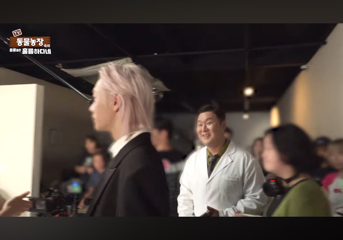 Ddnyang82's tweet photo. 배우님 마주치고 귀 실시간으로 빨개짐 https://t.co/7yxynygvea