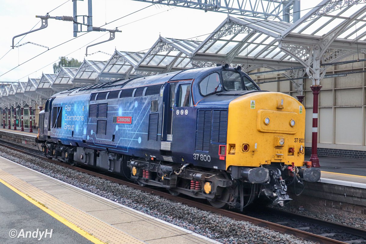 holtona72's tweet photo. #SyphonSunday Sounding pleasingly loud & running 37E here at Kettering, @RailOpsGroup 0M57 Bletchley TMD to Derby RTC. 37800 'Cassiopeia' had earlier moved an EMU from Tyseley to Bletchley. 🚜🔥 @TheGrowlerGroup #ROG #MML https://t.co/qxyvQmWyNv