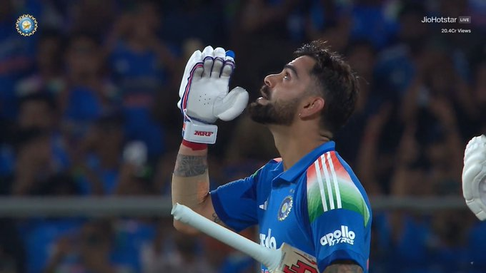 khabribollyka's tweet photo. ๐จ INDIA BEAT WEST INDIES BY 8 WICKETS ๐ฎ๐ณ
- Virat Kohli, the madman, 139* from just 88 balls in the runchase, he has given a treat to the fans in Kerala ๐
#viratkohli #shubmangill #INDvsWI #ODIs #1stODI #khabribollyka #kkbe #cricketnews #teamindia
Follow : @KhabriBollyKa More https://t.co/NsADaRpWog