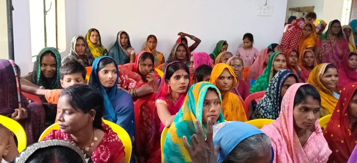 PRD_Bihar's tweet photo. आज दिनांक 27.09.2026 को दरभंगा जिले के बहेड़ी प्रखंड अंतर्गत हरहच्चा ग्राम पंचायत में आयोजित पंचायत विकास दिवस कार्यक्रम में श्री सुभाष कुमार शर्मा, संयुक्त सचिव, पंचायती राज विभाग, बिहार द्वारा सहभागिता की गई।
इस अवसर पर माननीय प्रधानमंत्री श्री नरेंद्र मोदी जी के ‘मन की बात’ कार्यक्रम का अनुश्रवण किया गया।
पंचायत विकास दिवस का उद्देश्य ग्राम पंचायतों में जनभागीदारी को बढ़ावा देते हुए स्थानीय विकास कार्यों की समीक्षा और आगामी विकास योजनाओं पर चर्चा करना है। साथ ही सतत विकास लक्ष्य के तहत ‘आत्मनिर्भर बुनियादी ढांचा युक्त पंचायत’ के निर्माण की दिशा में पंचायतों को सशक्त बनाना भी इसका महत्वपूर्ण उद्देश्य है।
@samrat4bjp
@DeepakRLM 
@mopr_goi
@IPRDBihar
@darbhanga_dm
#BiharPanchayatiRajDept