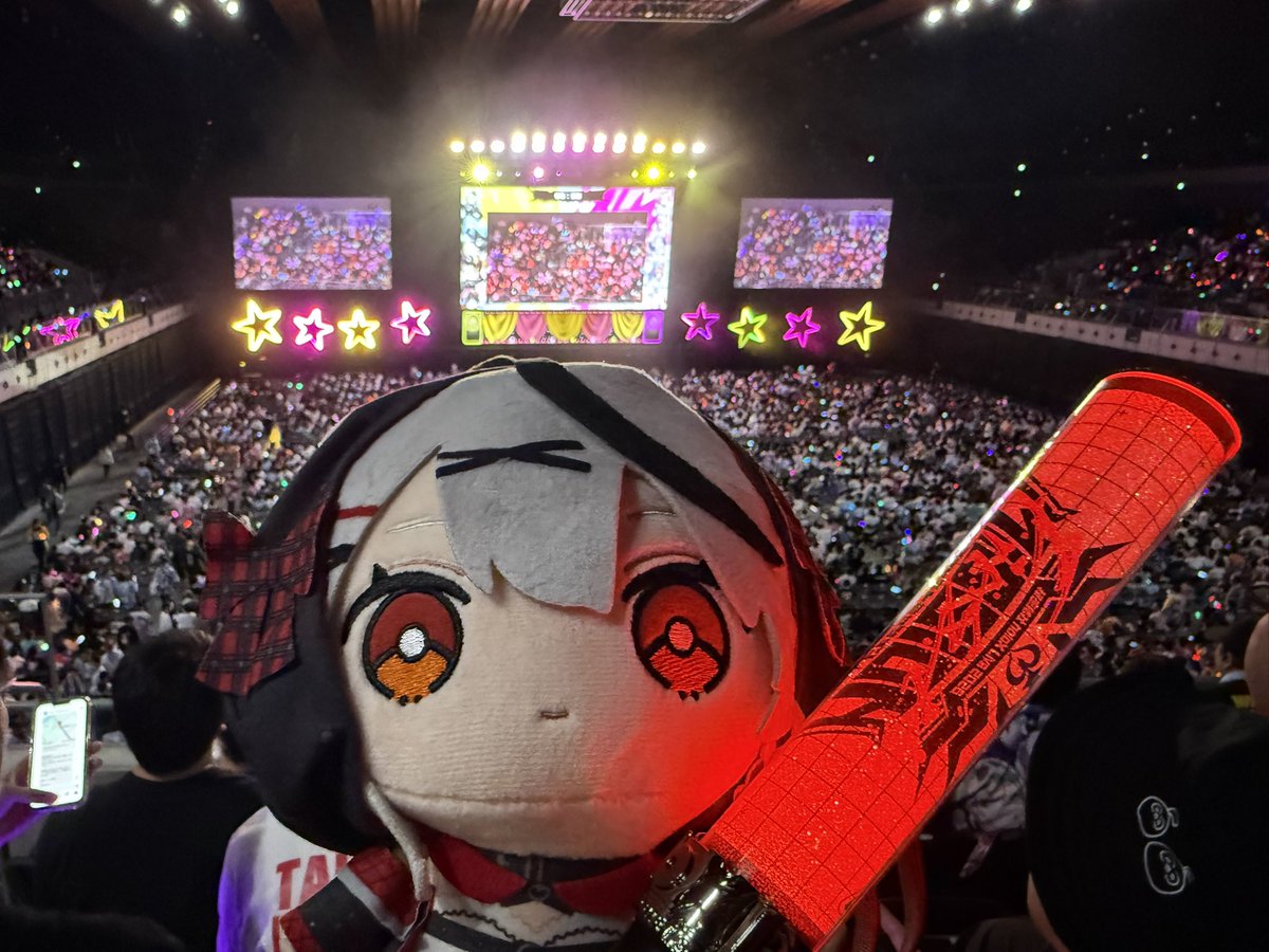 Kanade05050's tweet photo. 素晴らしいライブだった✨
アワブラ持ってきたらみんなお亡くなりですよ...
今は打ち上げ終わってアキバのカラオケで楽しんでます。
既に数名のホロリスに出会って接触を試みまして...みんな良い方でねぽっくすの思い出として深く刻みつけられましたね。
#ねぽっくすday2 https://t.co/Dti3BrB0X3