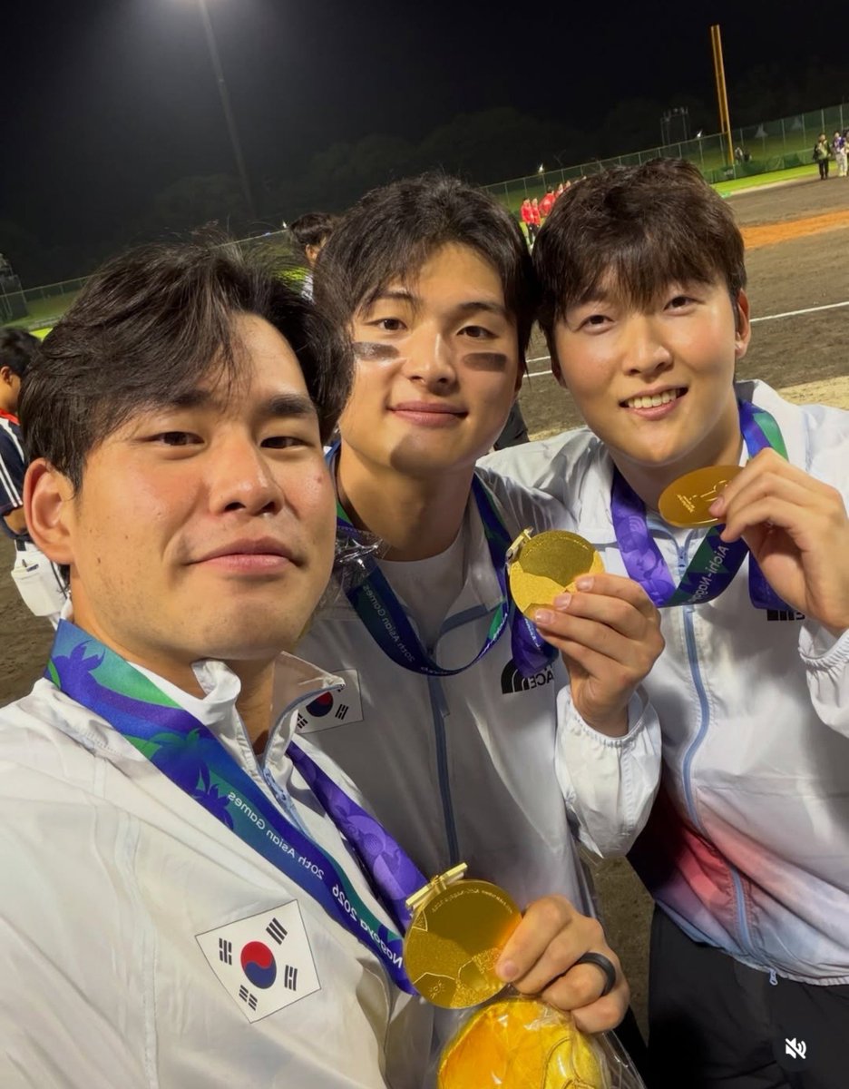 nintivn91's tweet photo. 국대 자이언츠 🫂🫂🫂🫂 https://t.co/lnAI7DqkO9