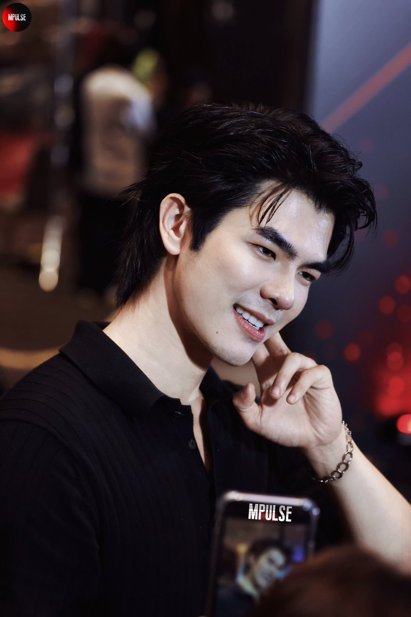 arasmileee's tweet photo. Sampe selesai acara, bisa-bisanya tetep ganteng, kinclong, fresh, gak ada keburikan secuil pun 🫠😅 https://t.co/eH5G2wHrVK
