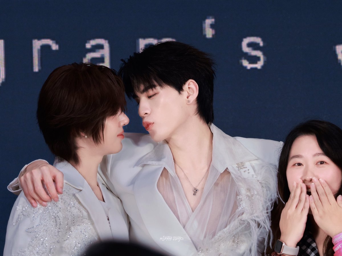 NHWS_xm's tweet photo. I have to say🥹this is a really great pose for a group photo❤️

#NorthOttoFansignInChongqing
#NorthOtto 
#ottoottoo #JaoNorth https://t.co/JMqGyuaLGL