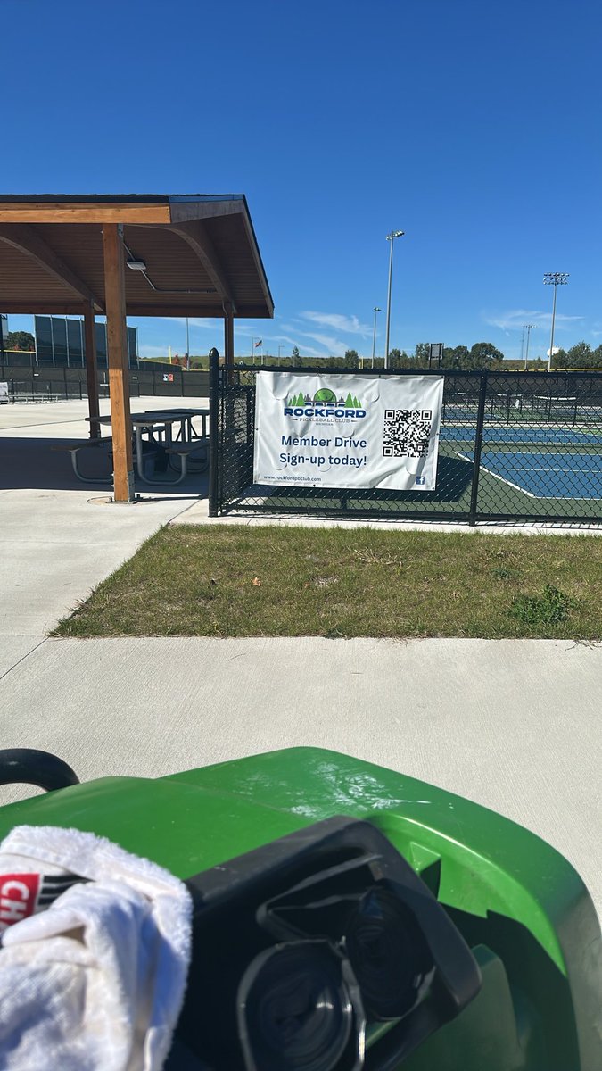 MeijerSprtCompl's tweet photo. A lot going on again on this B E A utiful Fall Sunday afternoon. @AQBaseball playing @OEaglebaseball on Championship Field. Also Lake Effect fall league in Quads A &amp; B. Not to mention Pickleball https://t.co/E3vDtSqSJb