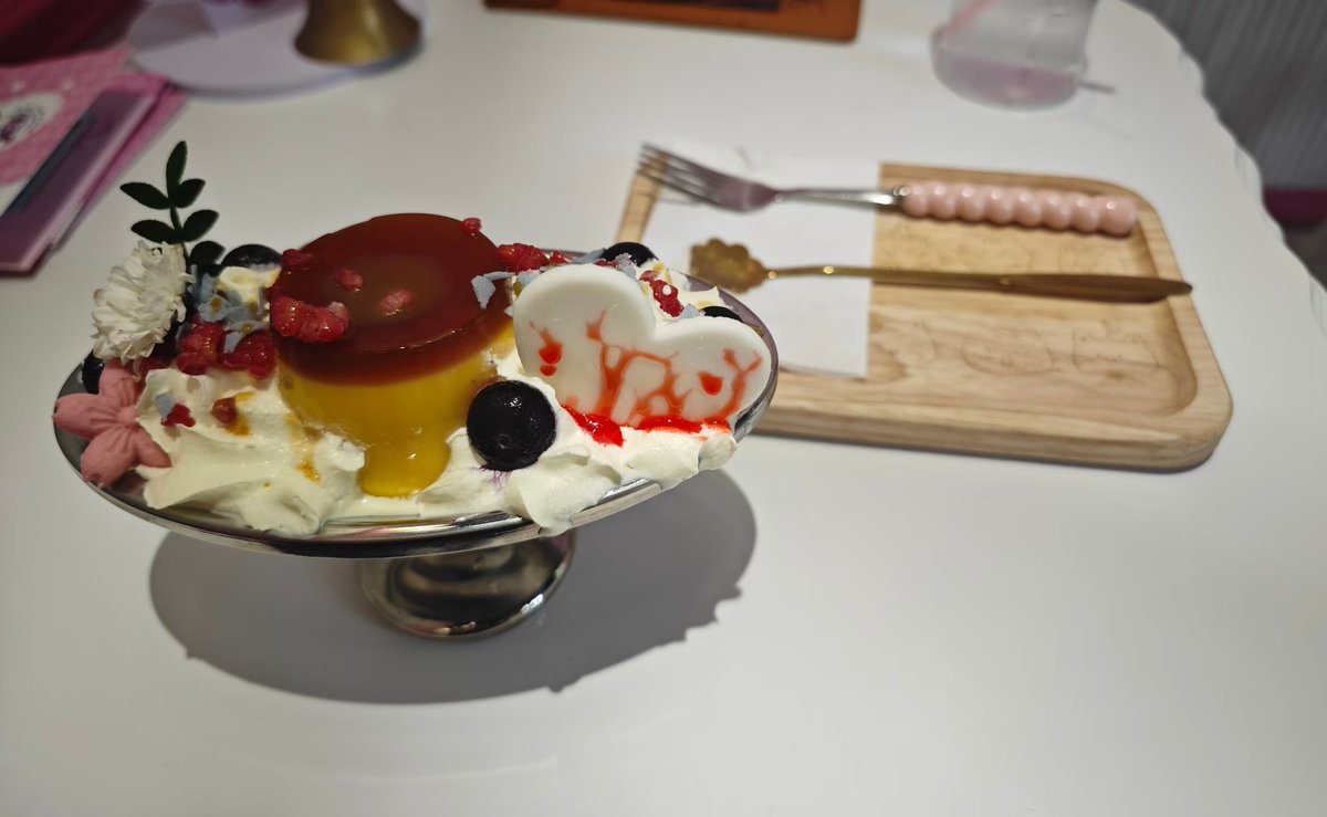 NightGuesser's tweet photo. 今（昨）日份的女仆咖啡屋~
每次都觉得画得好好~
喵绘松饼好吃  (*^ω^*) https://t.co/TMkeeEDWBZ
