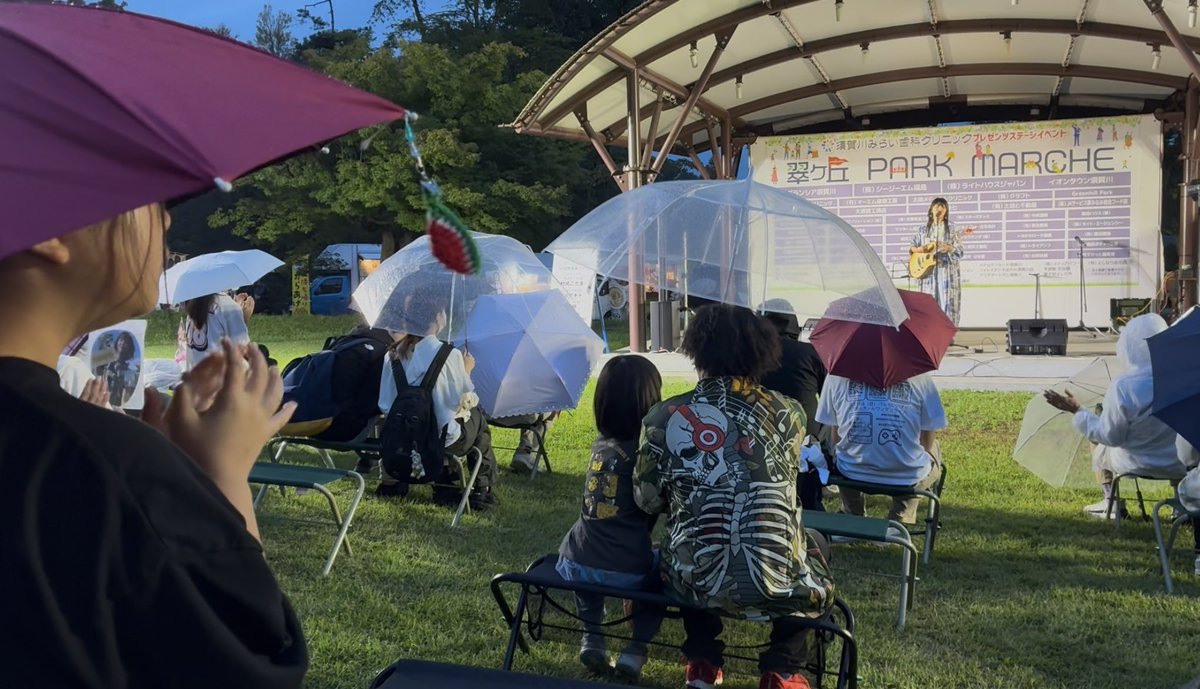 MacchoLEAGUE's tweet photo. 須賀川「翠ヶ丘パークマルシェ前夜祭花火」でMANAMIさんライブ🎸
去年ぶり（白石→矢吹→須賀川をハシゴした以来）の翠ヶ丘公園
最近車で「愛でる」をヘビロテしてるので「かみだのみ」が聴けて楽しく盛り上がりました✨
そして綺麗な花火も見れたー🎆
福島で1日中えがおな土曜日でした！
#MANAMI福島 https://t.co/9xk4lCJUe2