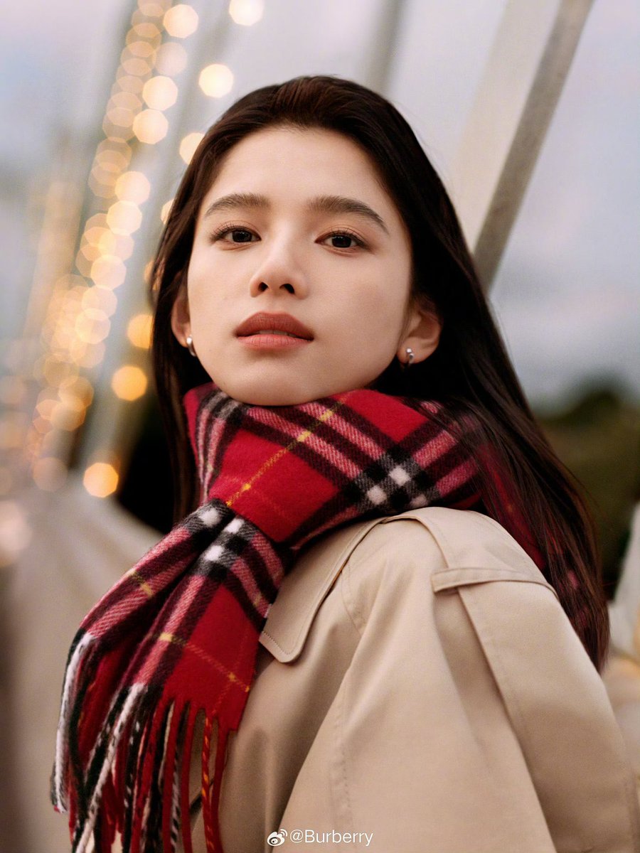 jingyiswife's tweet photo. It is worth mentioning that after Zhang Jingyi was signed to become a @burberry ambassador, the sales have increased that she even got mentioned in the company’s Q3 FY2025 Financial update. 
She makes these pieces sell out. 
#ZhangJingyi #ZhangJingyiXBurberry #Burberry https://t.co/Ok8YKAwJZ5