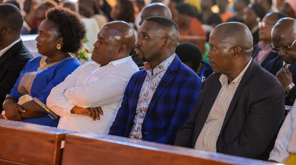 brucenahabwe1's tweet photo. This afternoon, Nakawa West leaders Rt. Hon. @JoelSsenyonyi, Hon. JohnMary Ssebuwufu and Hon. Namazzi Olive K joined mourners at St. Paul Catholic Church in Banda, and St. Mbaaga Catholic Church in Kiwatule Parish for the requiem masses of the late Fr. John Bosco Nambasi and Rev. Fr. Charles Lwanga Ssewava respectively.
The leaders joined the faithful in paying tribute to the departed priests, remembering their service to the Church and the communities they served.

May their souls rest in eternal peace.