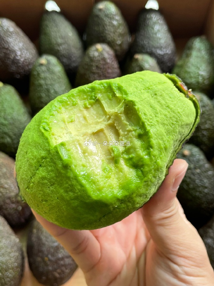 BrittenyMurz77's tweet photo. Probé el aguacate Hass peruano de temporada! Crema 10/10, sabor intenso, sin exceso de agua. Ideal para tostadas o guacamole, no te lo pierdes! https://t.co/3DdhVQ8EhP