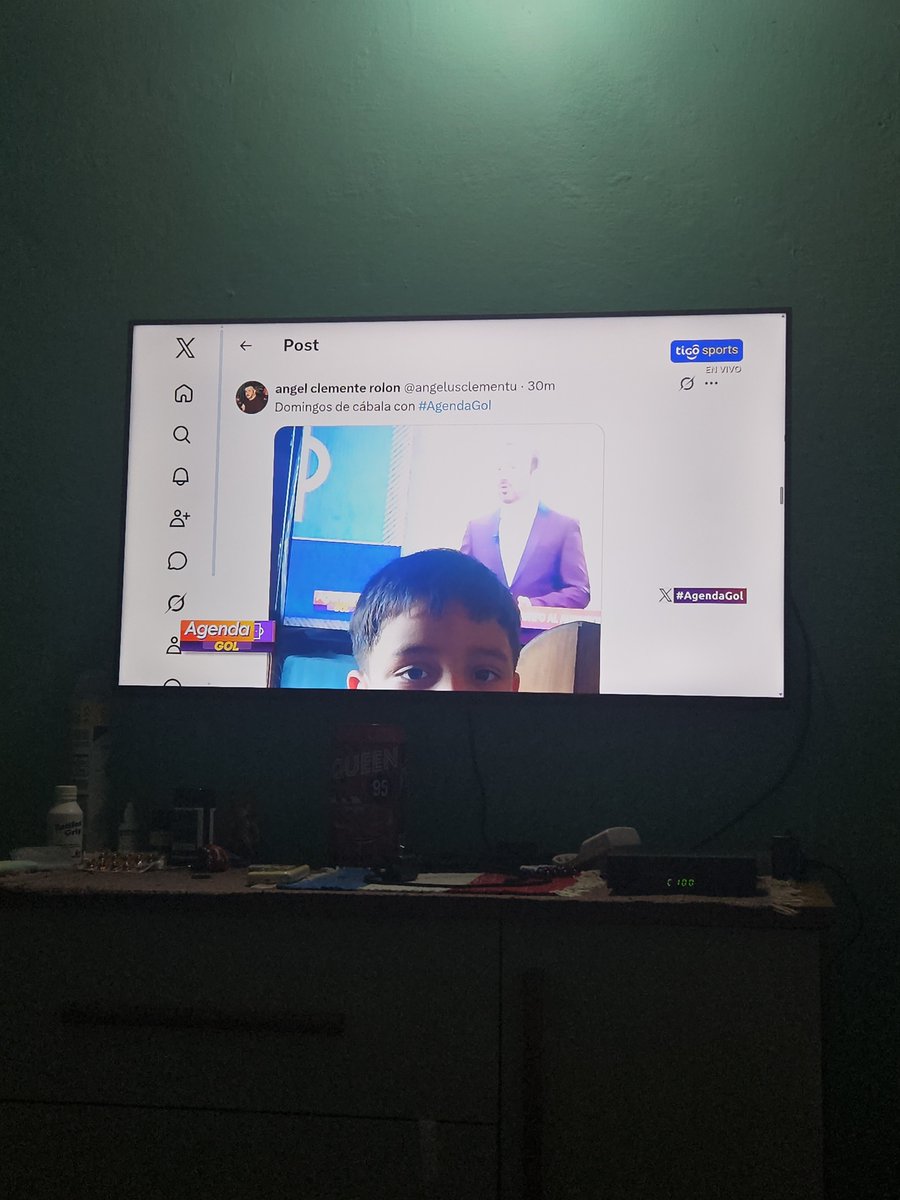rodrivargasc's tweet photo. @TigoSportsPY @lucasnataloni @ekrarodrial Quiero la pelota! Mis hijos se volvieron ultra fans del fútbol desde el mundial y hay que alimentar eso! Prendido como casi todos los domingos! #AgendaGol https://t.co/tiwWe81svm