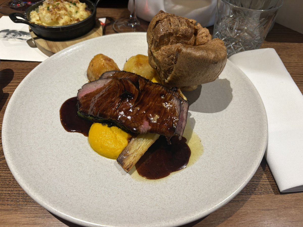 JaseCaine71's tweet photo. Sunday Roast at Fanny Talbots 🔥🔥🔥🔥🔥🔥🔥🔥🔥🔥🔥🔥🔥 https://t.co/VGVJzDJL4E