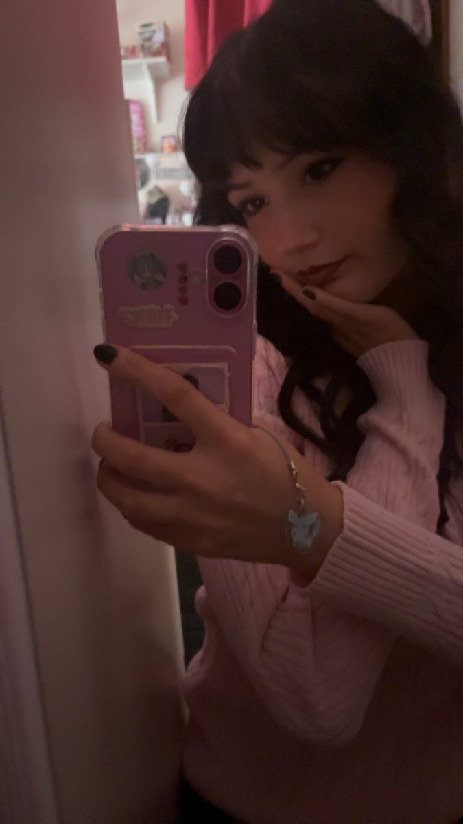 churro044's tweet photo. me with pic of me and bf in my phone. https://t.co/YctMrq6XZM