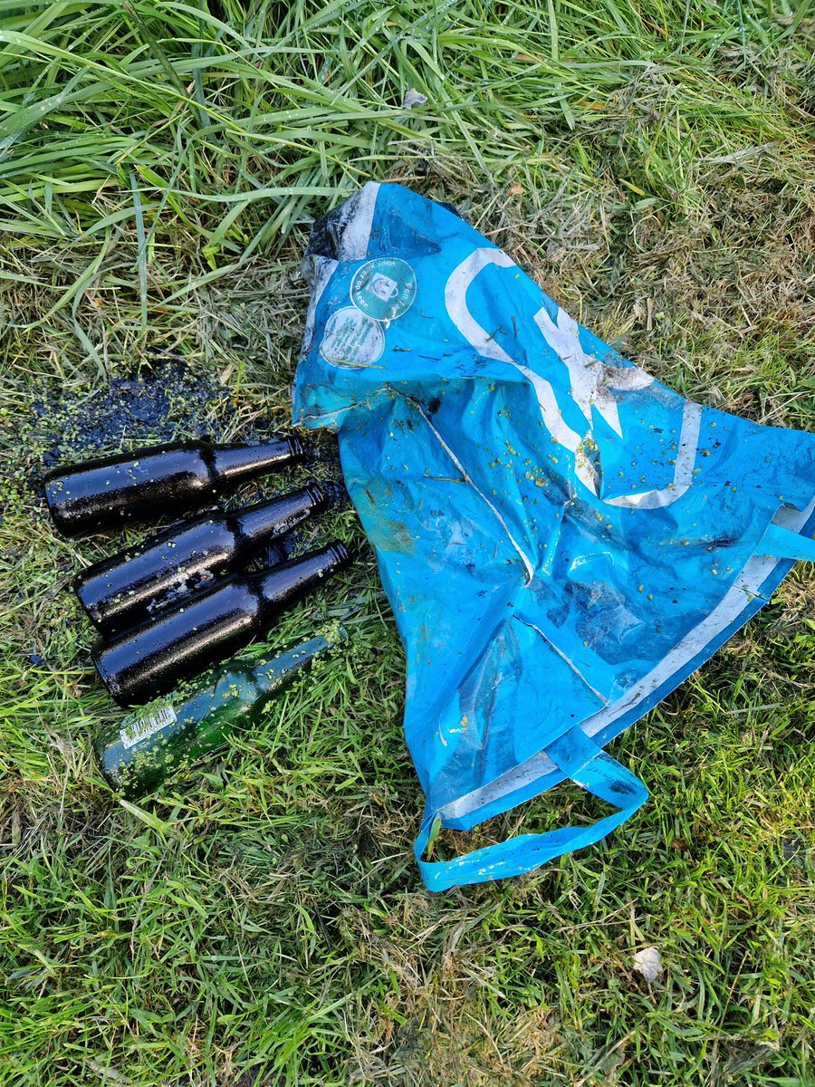 EBS023's tweet photo. Nog even een rondje voor mijzelf de andere kant op. Ook daar weer genoeg tegengekomen helaas...
#Supportervanschoon #TrashWalking #zwerfie #Poortugaal #Albrandswaard https://t.co/VH4IALeRtW