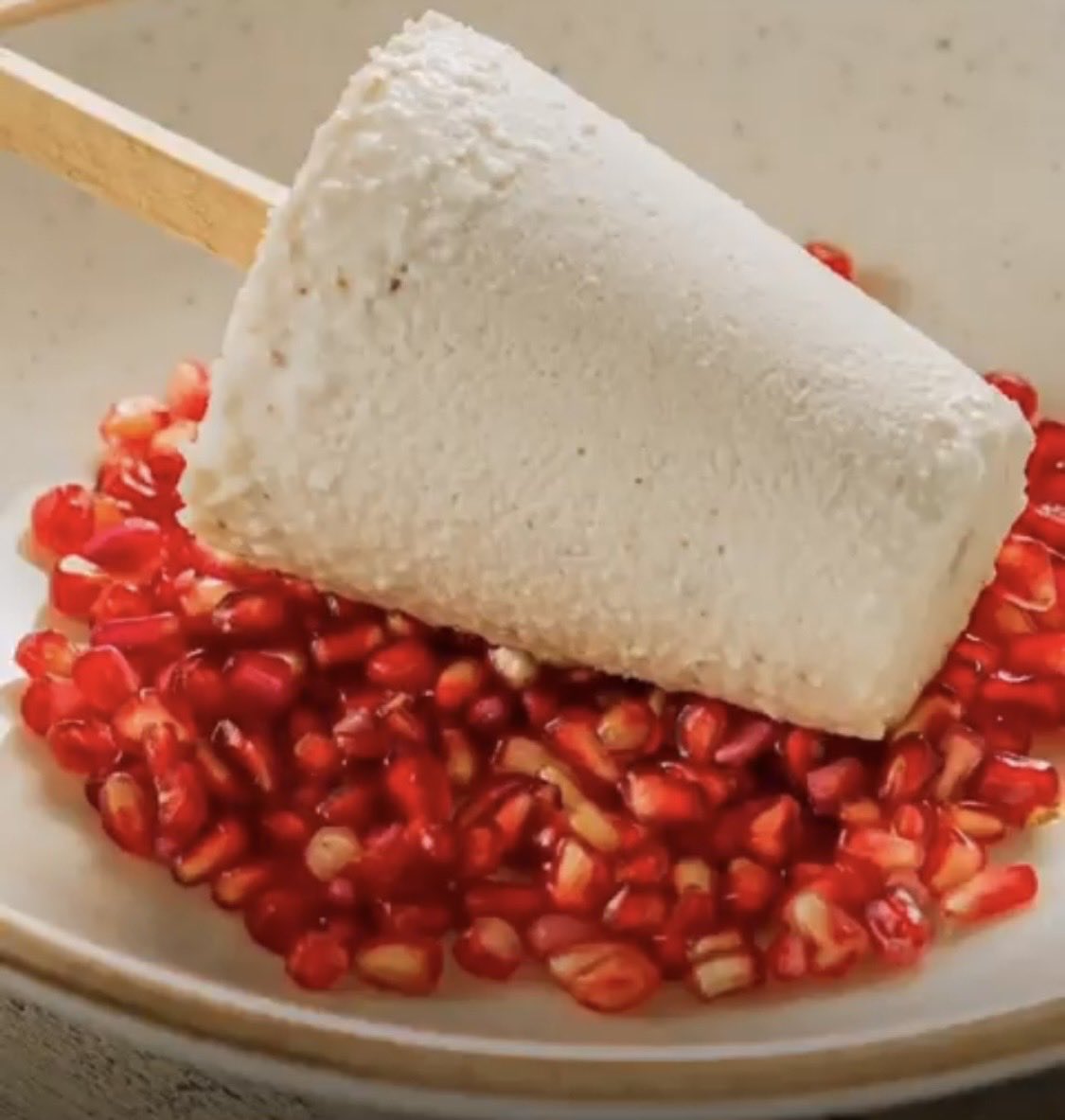 Kaffievillano's tweet photo. #FelizDomingo 

Paleta helada de nogada https://t.co/U7iKUVEgQA