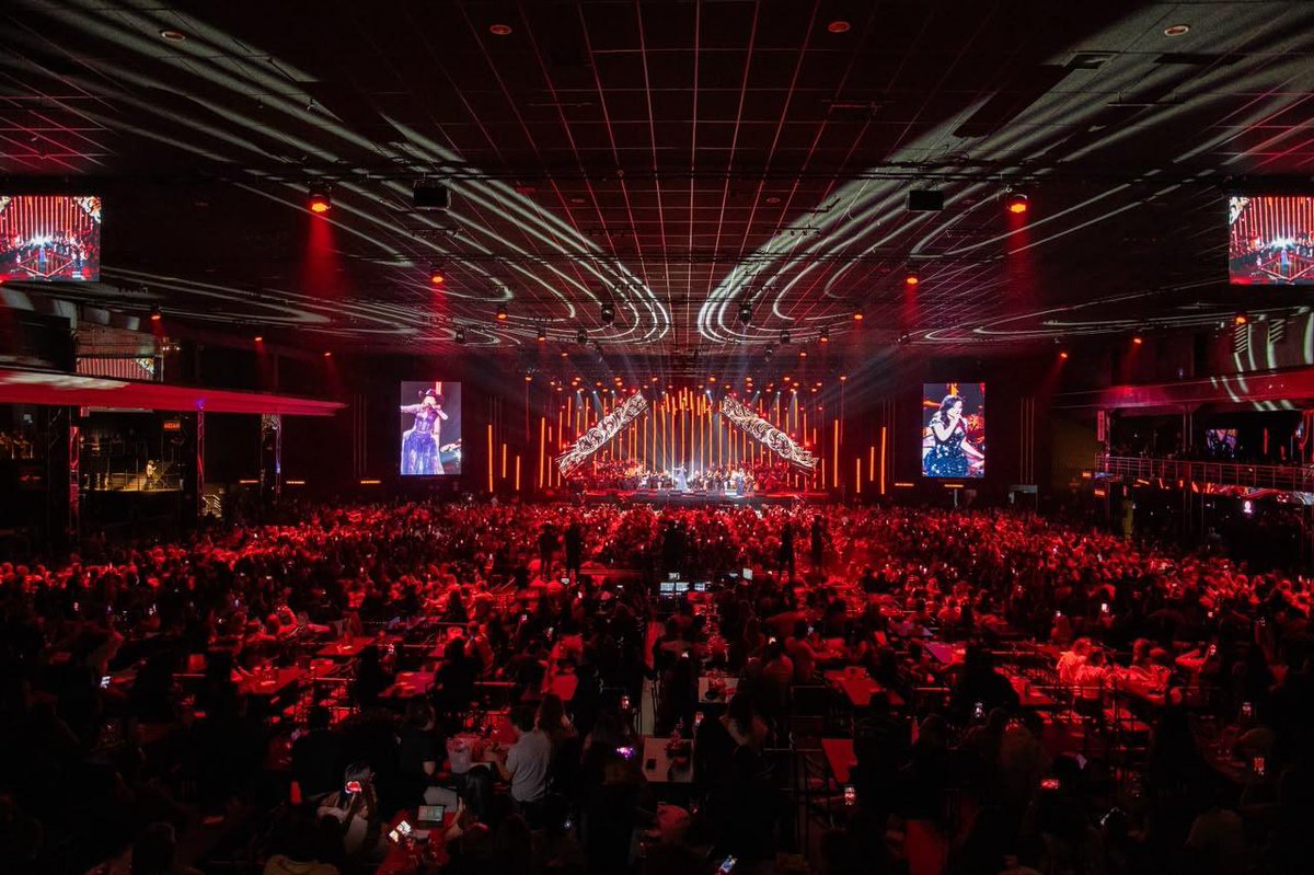 Maraisa's tweet photo. Que espetáculo é esse projeto, tenho muito orgulho dele, que honra poder compartilhar com vocês de São Paulo, estou feliz demais com tudo que vivi nessa apresentação, entreguei o melhor porque vocês merecem.🎻🎶 https://t.co/bkSQukaxuQ