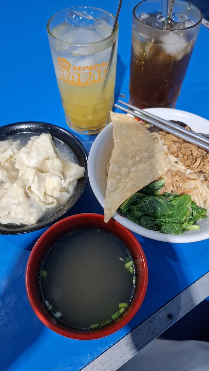 eurrora's tweet photo. Sy cingta mie ayam jakarta kuah bening begini https://t.co/Xz6sttVekF