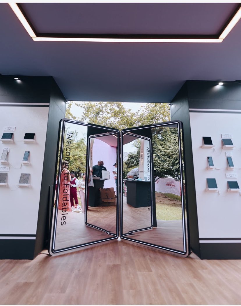Boromo_M's tweet photo. If you wanna experience the tech just be at The Galaxy Hangout Imaginarium and check the technology experience for Samsung Galaxy all in one place ๐ just be there and experience different world of tech ๐ช๐ป
#GalaxyZFold8 #LMC #SamsungMobileSA https://t.co/Svk4gc28tz