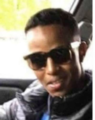 stoltdansker's tweet photo. Det her er fuldstændig hul i hovedet!

Først efter syv udvisningsdomme blev den dybt bandekriminelle Asad Ali Osman endelig sendt hjem til Somalia.

Han har begået så meget kriminalitet i Danmark, at han har tilbragt det meste af sit voksne liv i fængslet.

Blandt andet begik han 2013 sammen med to andre et brutalt overfald og røveri mod en tilfældig hundelufter i Vollsmose, som efterfølgende blev invalid med en alvorlig hjerneskade til følge.

Men ikke engang dét var nok til, at han blev sendt hjem.

Det er kun fordi, at Somalia den her gang accepterer at modtage ham tvangsmæssigt, at han bliver sendt hjem nu.

Det er et skridt på vejen, men vi er langt fra i mål.

Vi har brug for, at mange flere immigranter tager flyet og vender snuden hjem, hvis vi skal sikre et trygt og sikkert Danmark, som vi kan kalde vores hjemland.

Derfor kræver vi remigration!