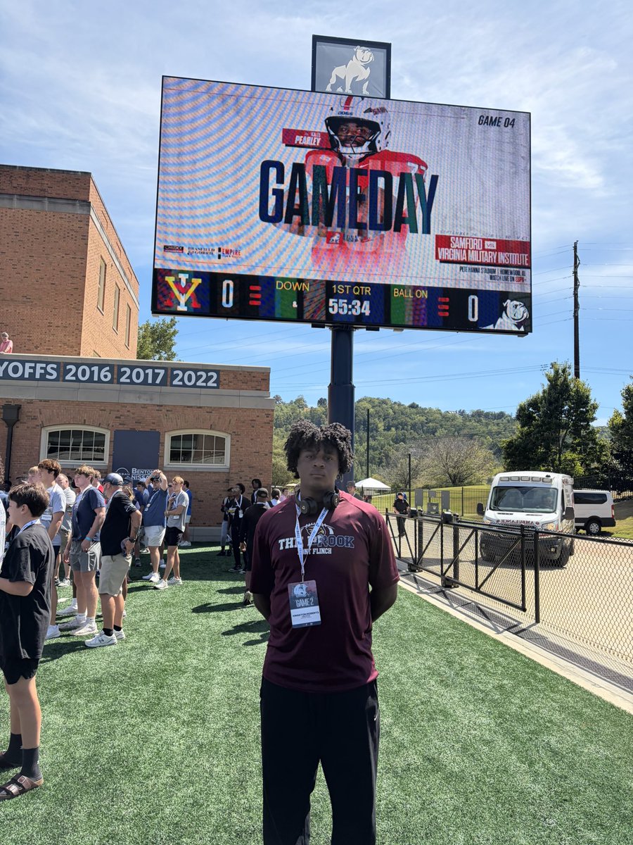 kingstonrob27's tweet photo. Thank you @SamfordFootball for the game day visit invite and coaches for showing hospitality. Glad i was able to witness the teams first win on the season.@74logan74 @Coach_West25 @BrookSquadFB @BTHOM63_100 @Coach_Grass https://t.co/V0YFwCTgAO
