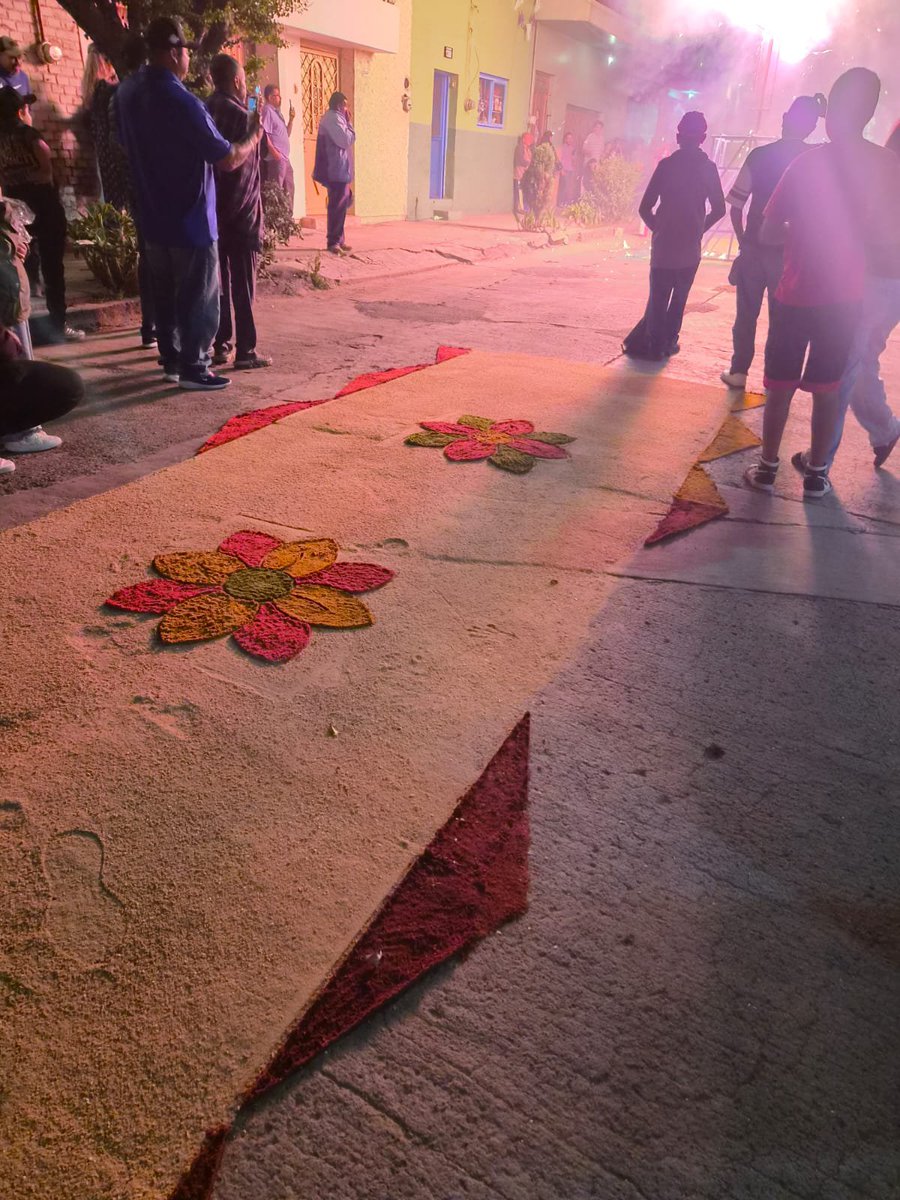 MEsthermt's tweet photo. El día de ayer en compañía familiar, en el recorrido procesión de la Virgen de la Soledad, siempre con fe y agradecida por las bendiciones.🙏 https://t.co/uIDOXkN0lh