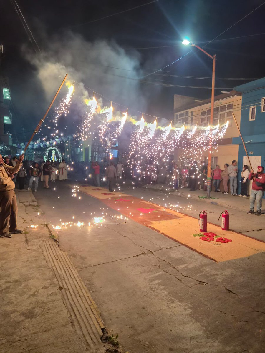 MEsthermt's tweet photo. El día de ayer en compañía familiar, en el recorrido procesión de la Virgen de la Soledad, siempre con fe y agradecida por las bendiciones.🙏 https://t.co/uIDOXkN0lh