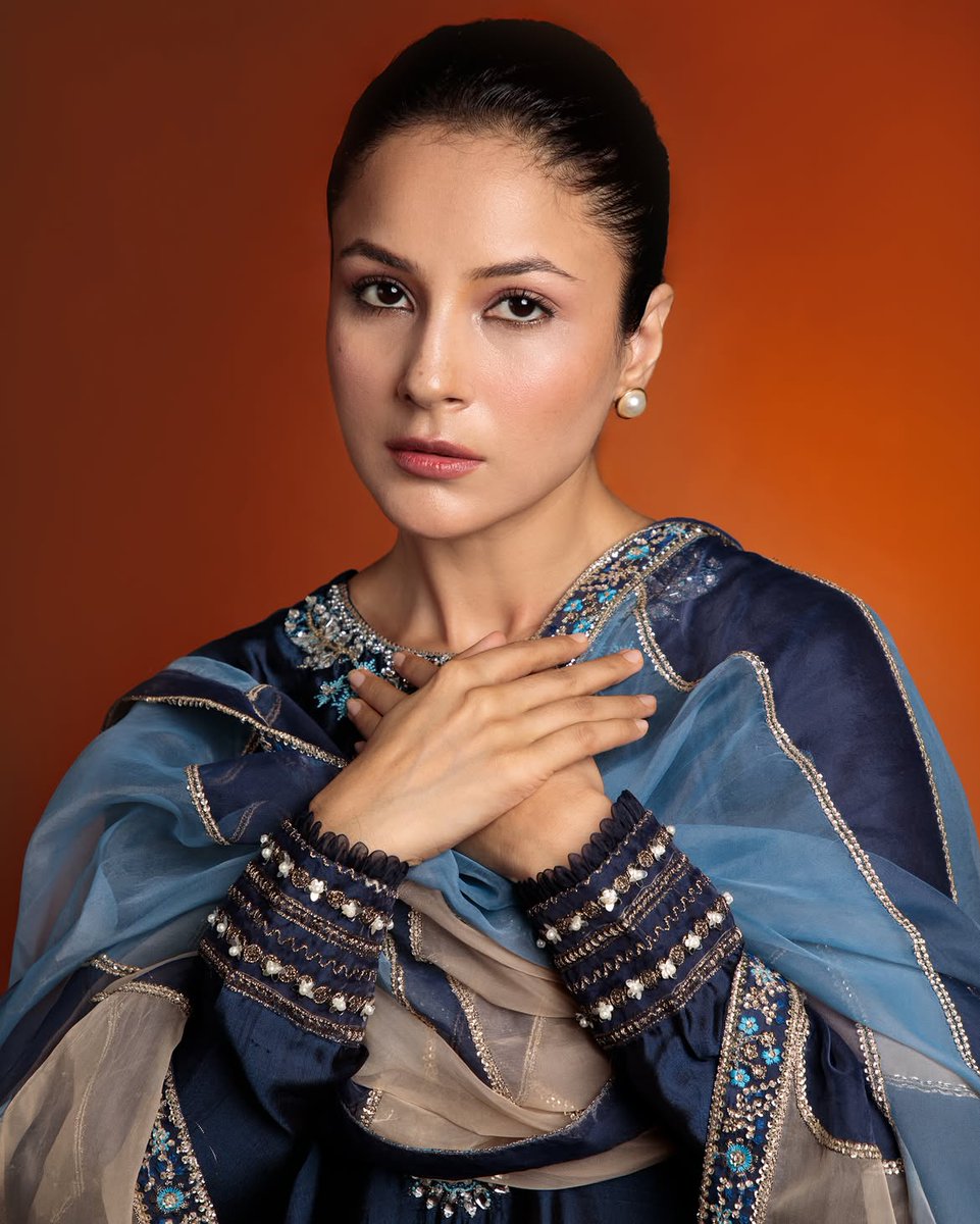 CelebsLine's tweet photo. #ShehnaazGill 

https://t.co/wYJOfFCWMa https://t.co/KQxfV2awkY