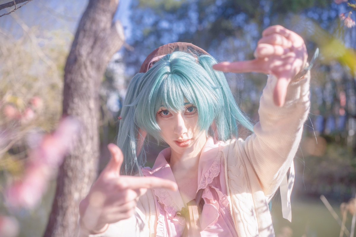 bingxuehulang's tweet photo. 宝宝我可以吗？
#femboy #男の娘 #初音ミク #cosplay https://t.co/cKuD4kyhpp