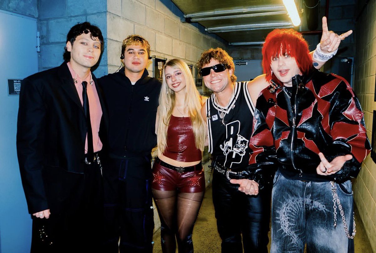 the5thtally's tweet photo. .@5SOS with a fan a few days back in Argentina! You may recognize Sofia from her killer bass covers of the band’s hits! Because of her hard work, she was able to meet the boys 🥺⭐️ what an amazing win! Congrats!! Go support her socials!! 

📍: Instagram
🧾: sofenbajo
📆: 9/26/26 https://t.co/QJzgy43QZH