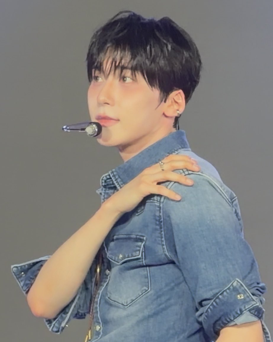 ONEUS_kattyan's tweet photo. Xのゴニくん妖艶で好きなんよね 

X開始前                               開始後 https://t.co/LkWGIMTUqx