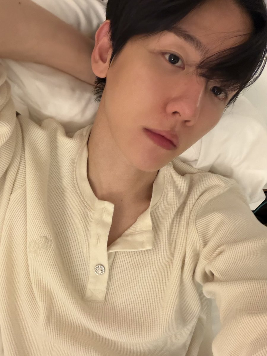 4mkwp's tweet photo. 늦게 자는 여자가 씹탑의 셀카를 받는다 https://t.co/eqxnx41fev